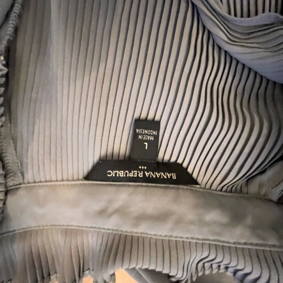 Banana Republic Elegant Gray Pleated Blouse - Picture 4 of 5